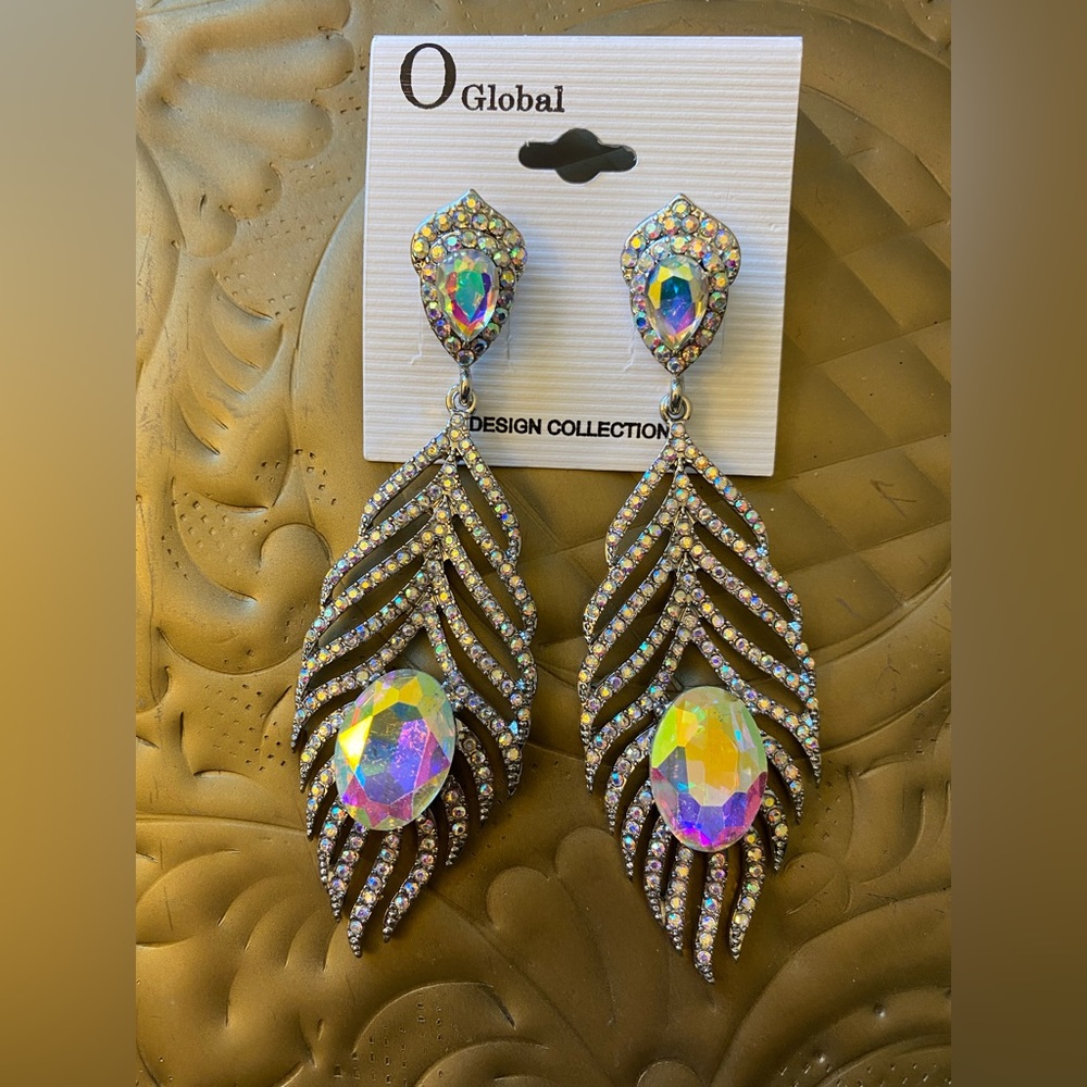 Crystal Leaf Earring - Picture 7 of 9